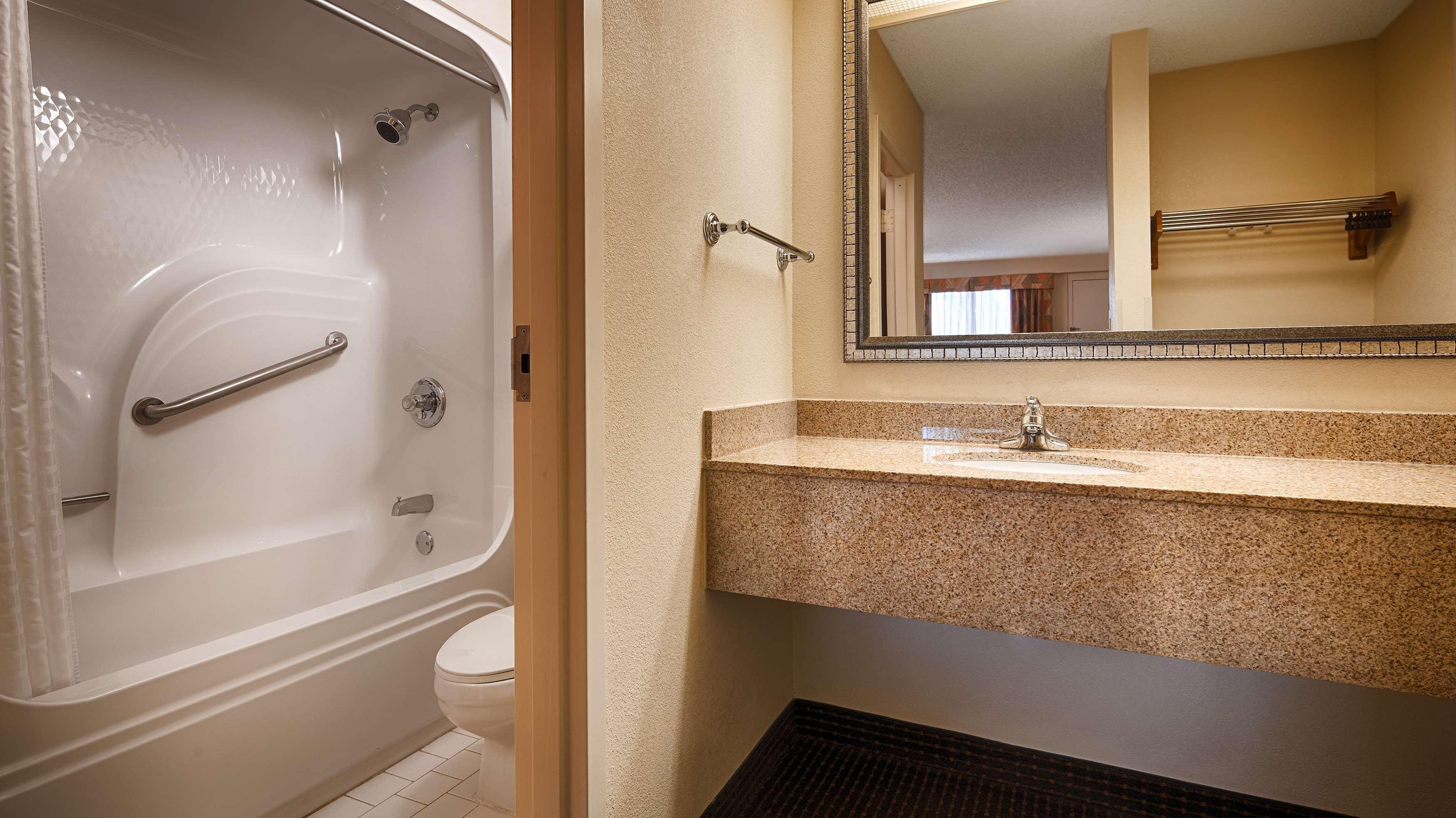 Western Inn&suites Monroe