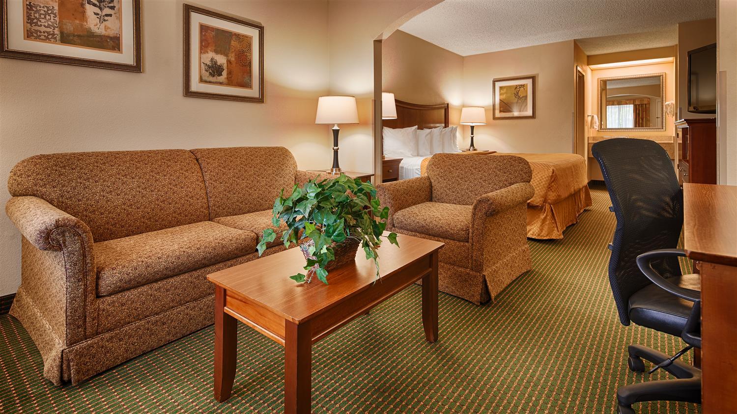 Western Inn&suites Monroe