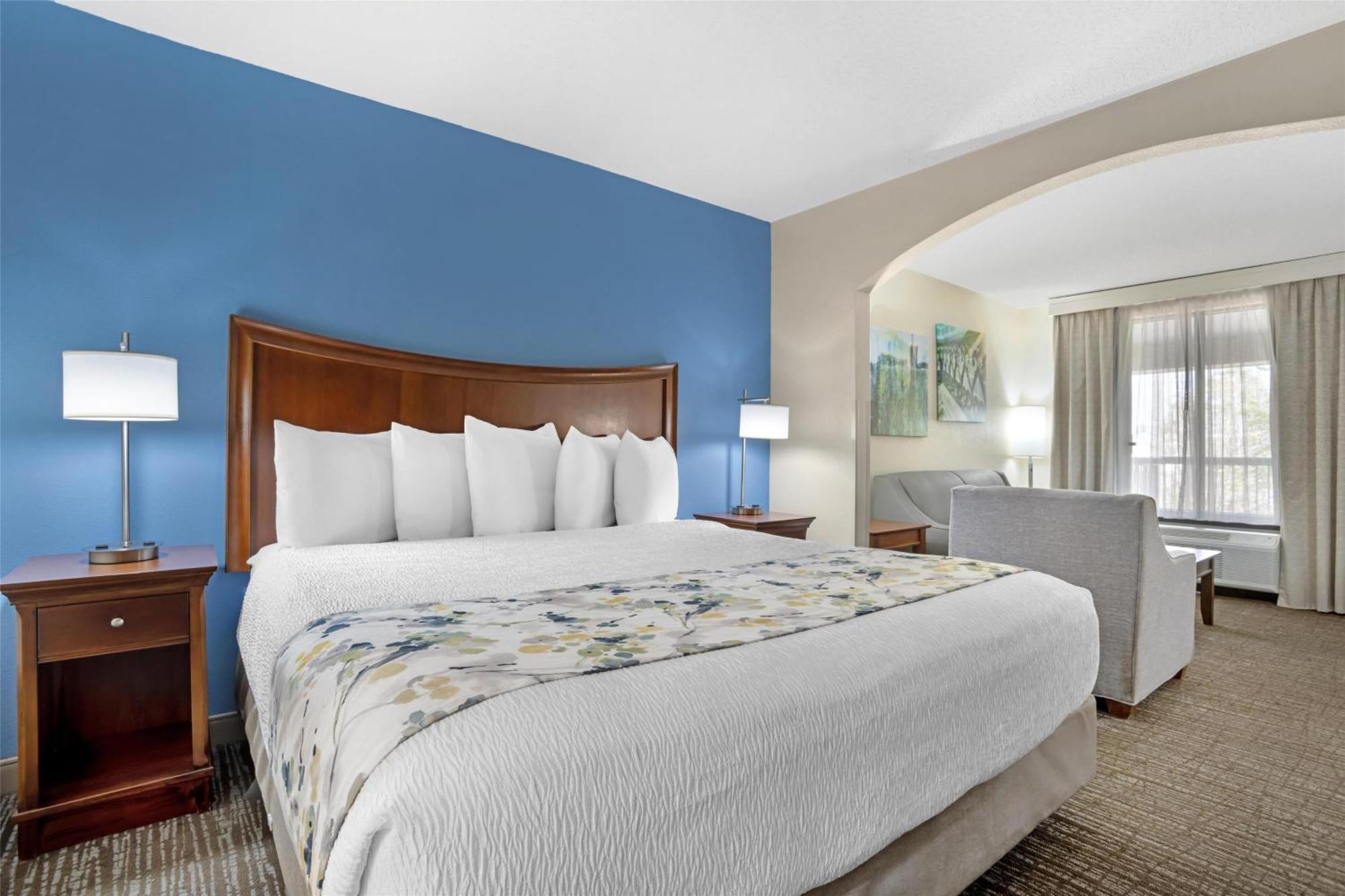 Western & Hotel 3*