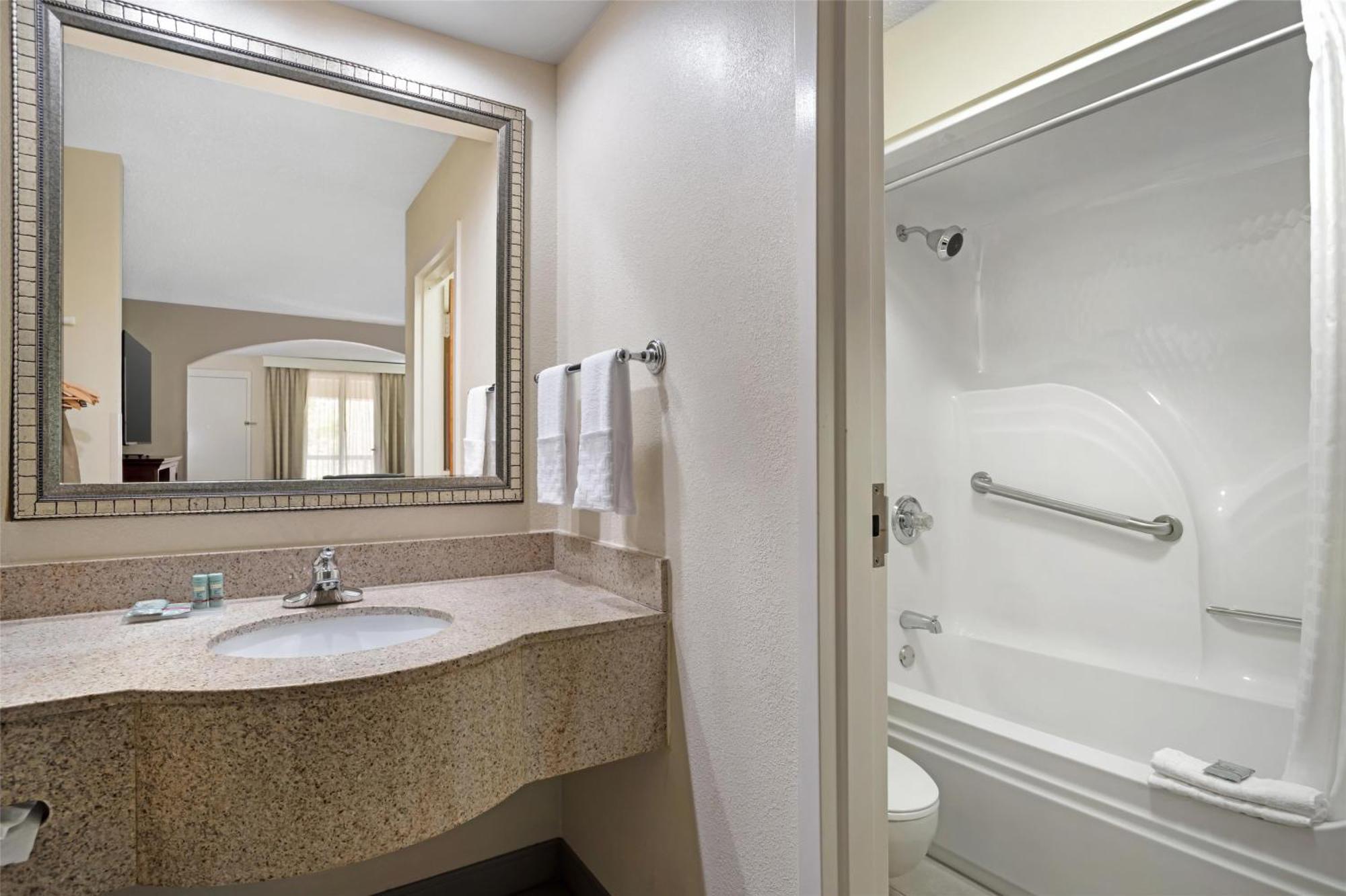 Western Inn&suites
