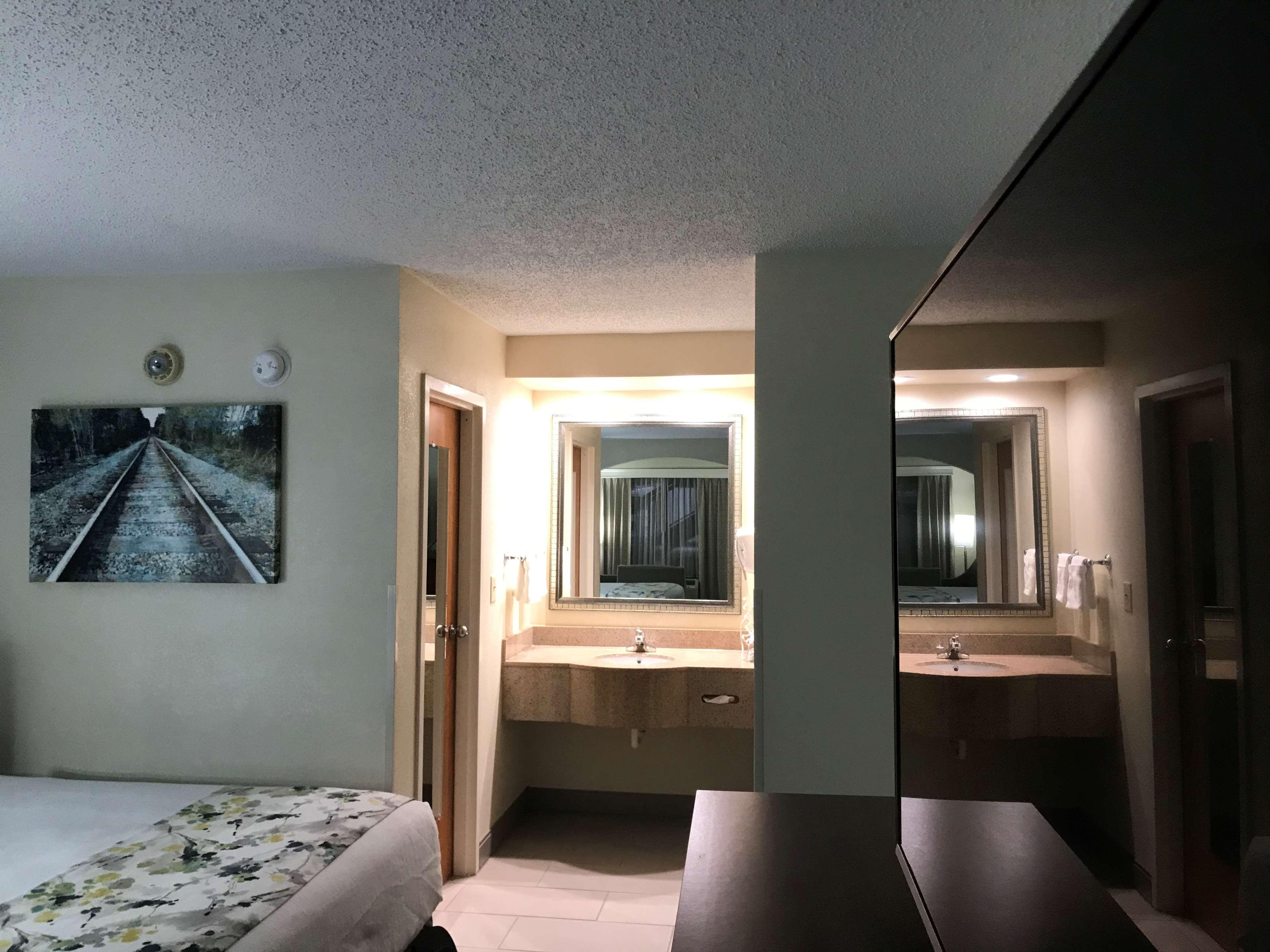 Hotel Western & Monroe
