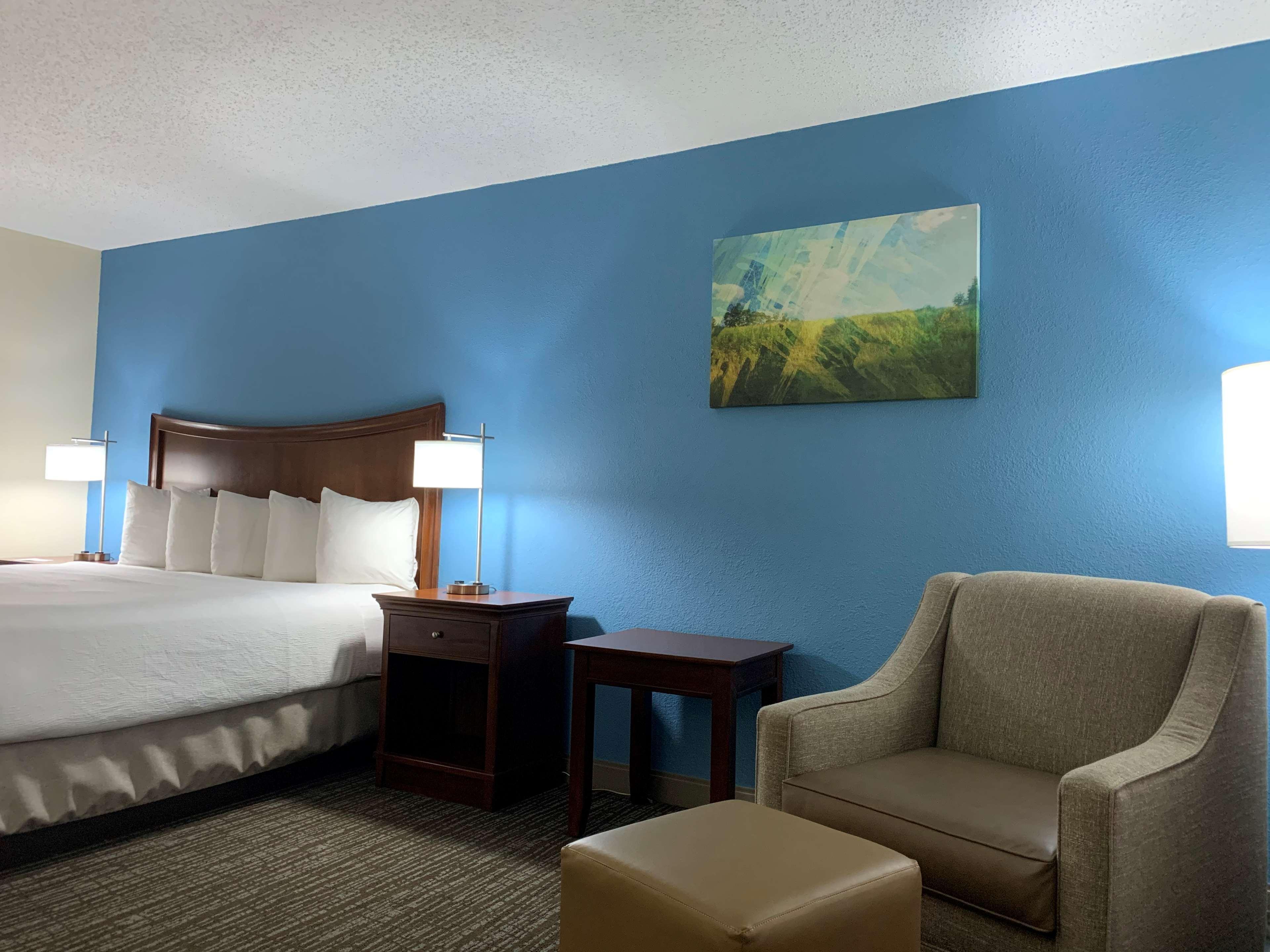 Western & Hotel 3*