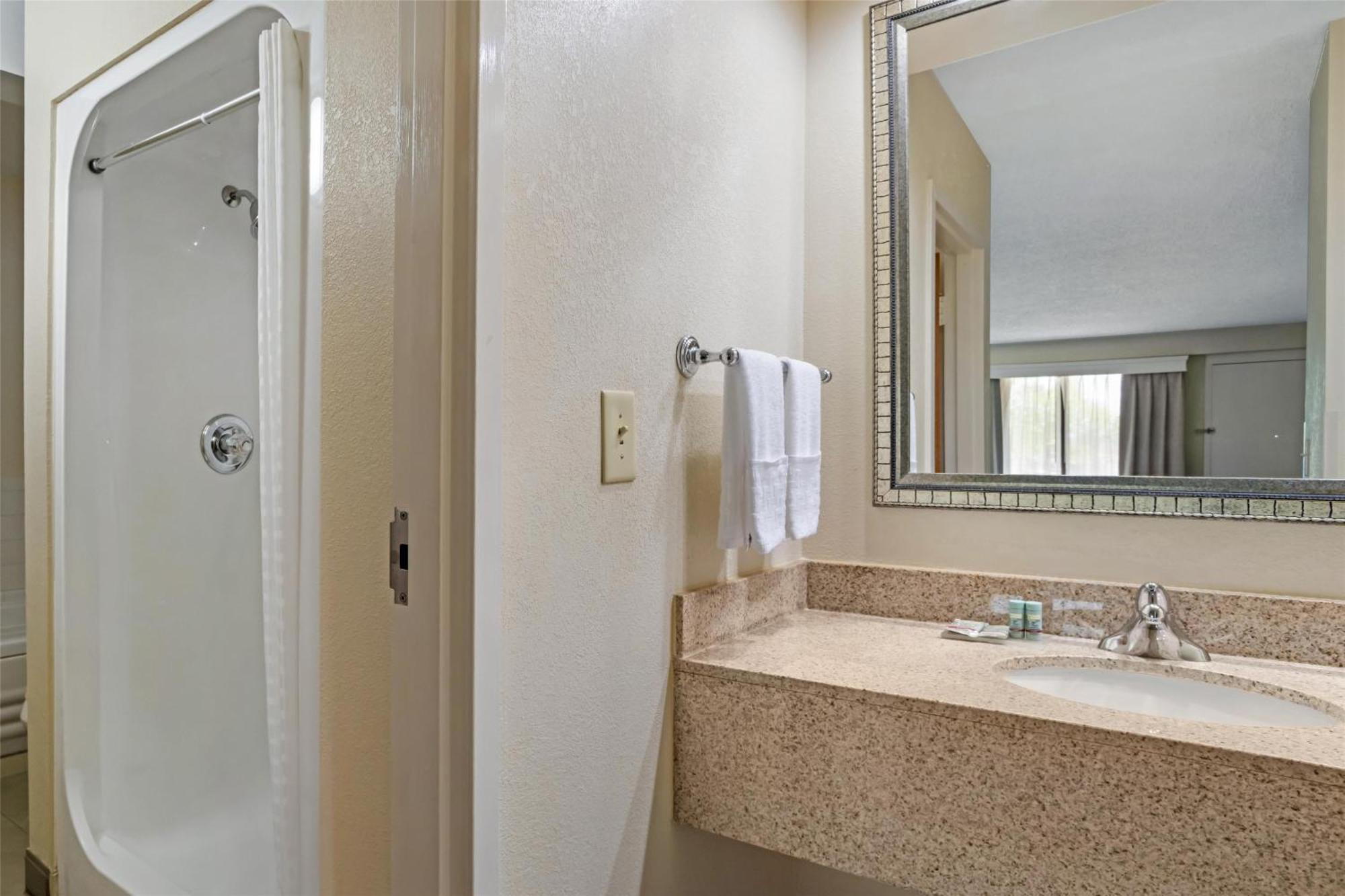 Western & Hotel 3*